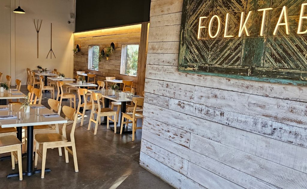 Folktable restaurant interior. 