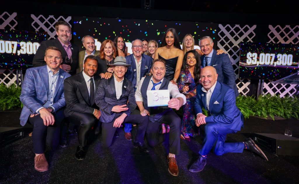 The V Foundation Sonoma Epicurean Steering Committee during auction.